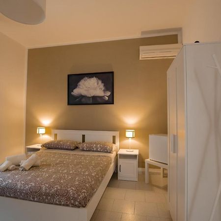 Living Salerno B&B Екстер'єр фото