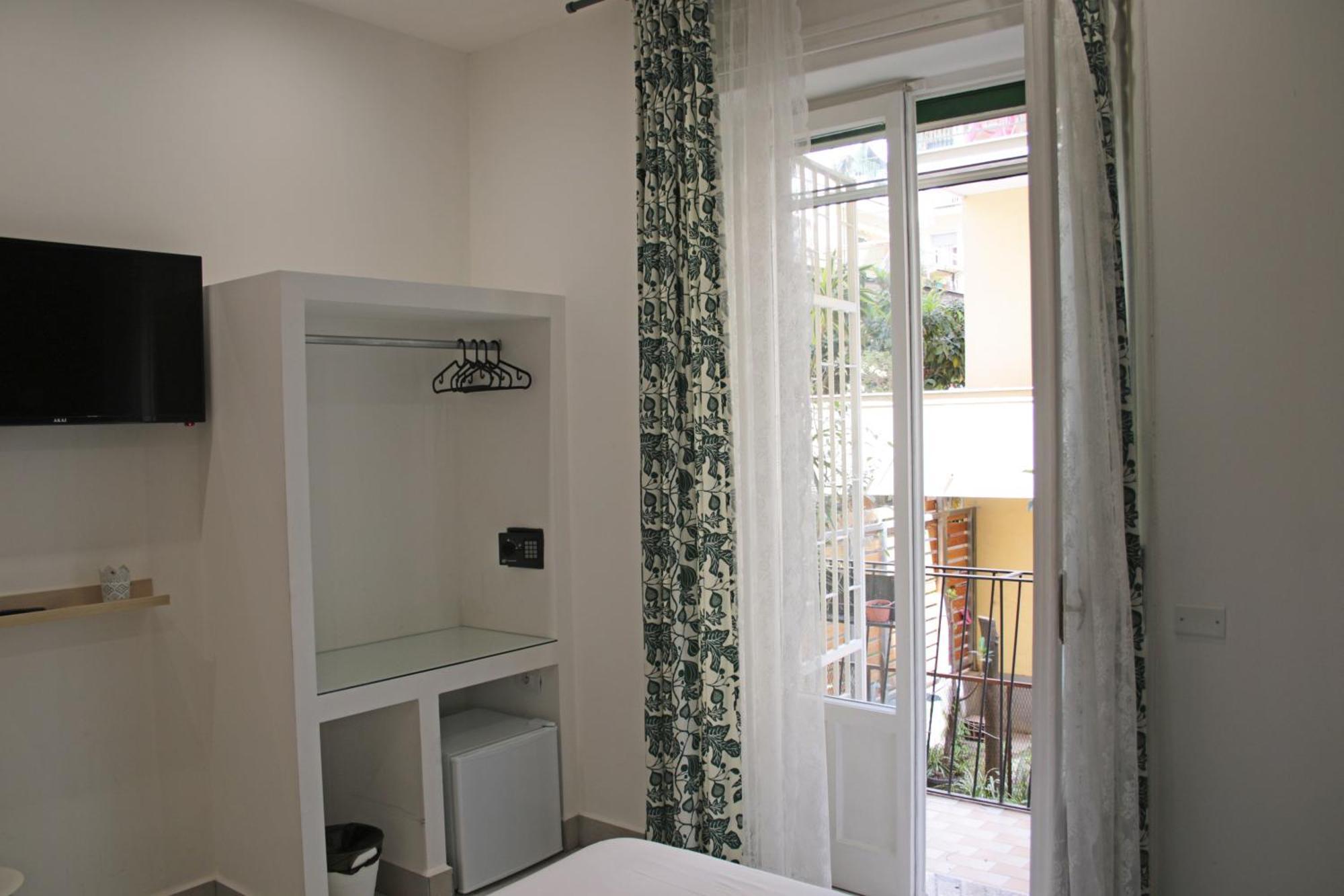 Living Salerno B&B Екстер'єр фото