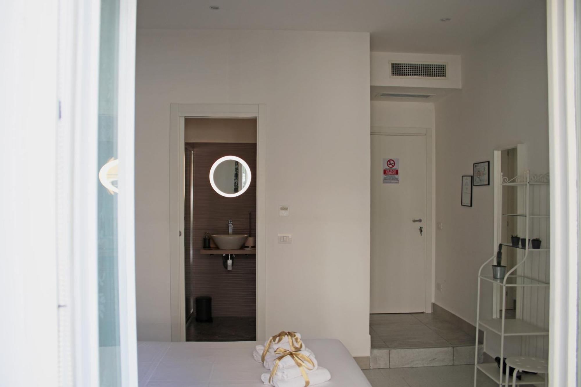 Living Salerno B&B Екстер'єр фото
